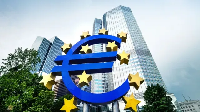 Европейский центральный банк повышает ставки на 0,25 пункта, но замедляет темпы