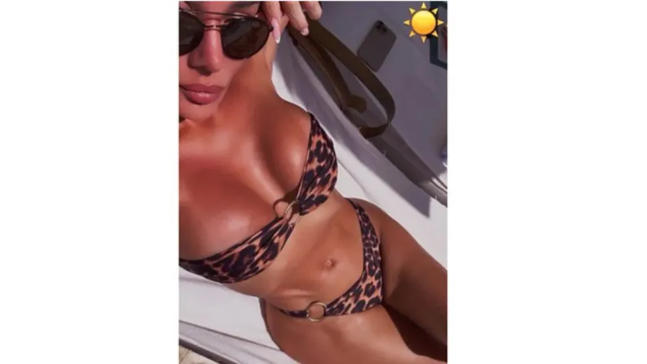 Анна Седокова показала фигуру в бикини