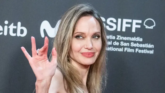 Анджелина Джоли решила переехать из США без детей