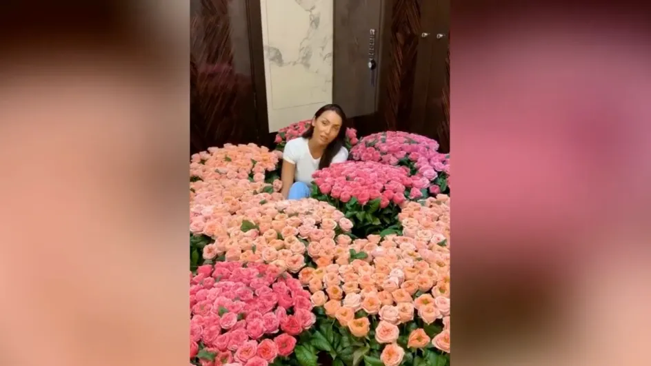 Алсу показала дорогостоящий сюрприз, который получила на 42-летие Алсу показала дорогостоящий сюрприз, который получила на 42-летие