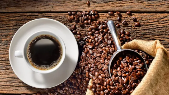 Диетолог Соломатина рассказала, для кого опасен кофе без кофеина