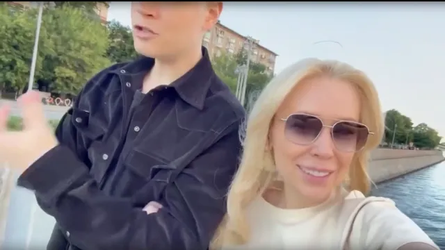 Екатерина Мизулина показала видео с прогулки по Москве с супругом SHAMAN