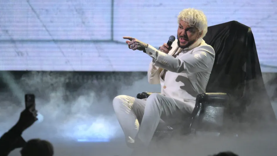 Киркоров боится, что Shaman первый займет «Олимпийский» после ремонта