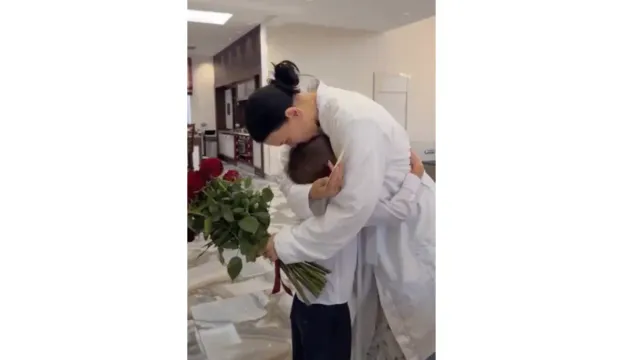 Блогер Оксана Самойлова показала сюрприз от детей после возвращения из Парижа