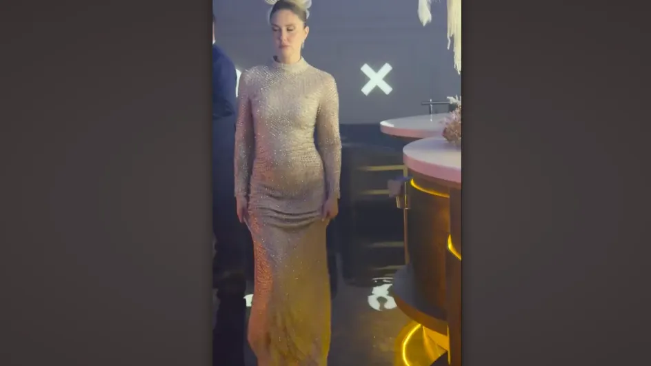 Агата Муцениеце показала фигуру через полтора месяца после родов