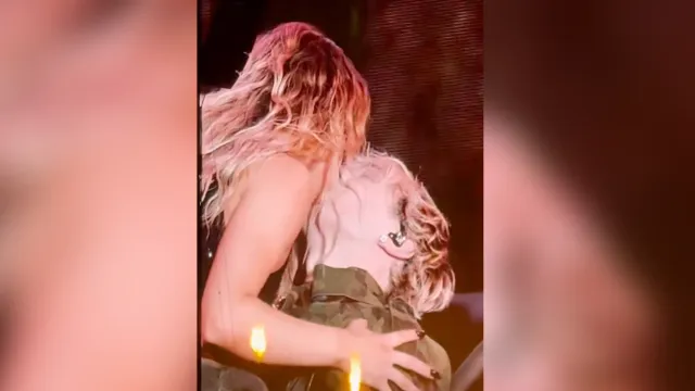 Появилось видео страстного поцелуя Егора Крида и танцовщицы на шоу