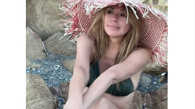 Горячая новость | Алена Апина показала фигуру в купальнике без фотошопа