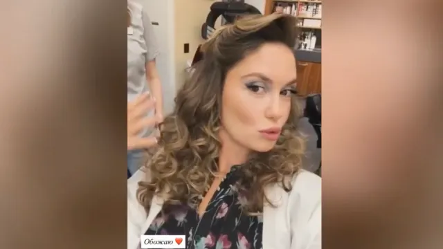 Беременная Агата Муцениеце решила сменить имидж