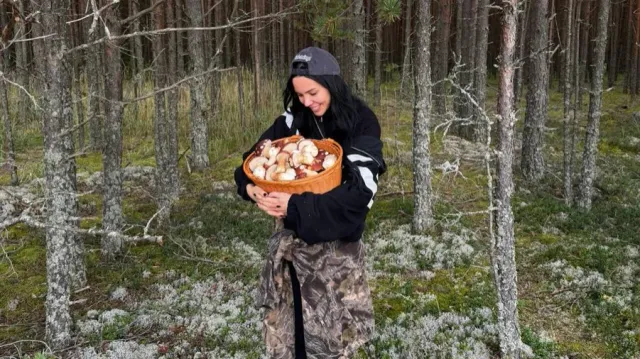 Блогерша Оксана Самойлова похвасталась рекордным урожаем лесных грибов