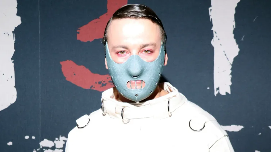 Никита Кологривый появился в костюме кинозлодея Ганнибала Лектера