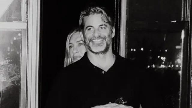 Дженнифер Энистон впервые показала в соцсетях нового бойфренда