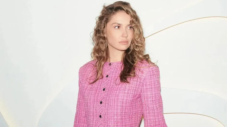 Агата Муцениеце стала многодетной мамой в секрете от фанатов