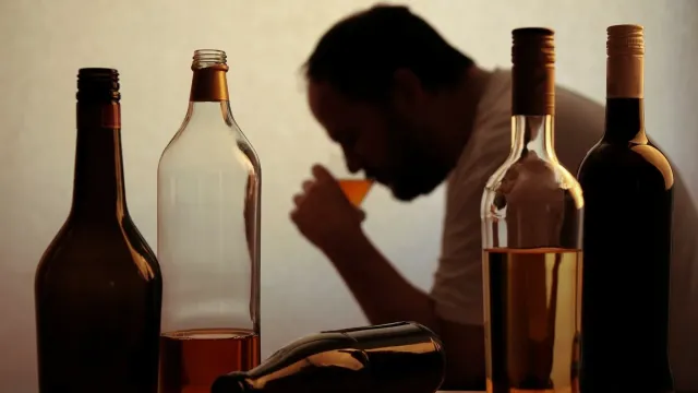Нарколог Ковтун перечислил основные этапы алкогольной зависимости