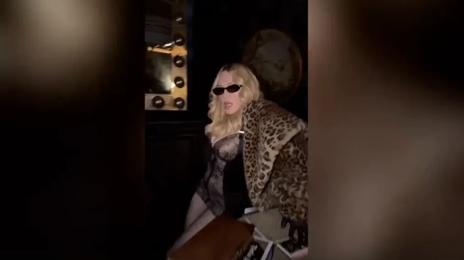 Мадонна устроила танцы в своей квартире в откровенном виде