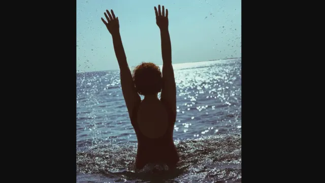 Горячая новость | Жена Петросяна Татьяна Брухунова оголила спину на курорте