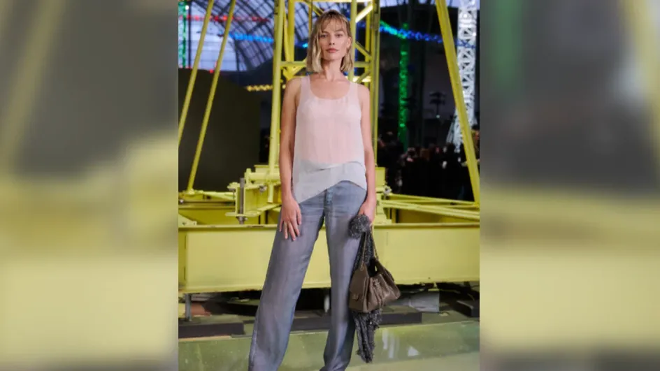 Марго Робби показала новую стрижку на Неделе моды в Париже