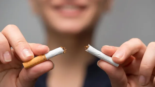Хирург Васильев объяснил, почему у курильщиков после пластики возникает некроз