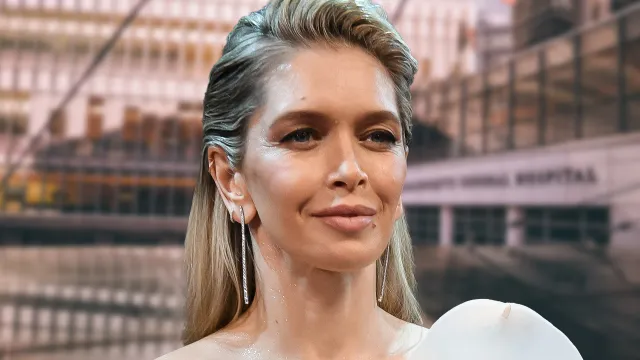 Вера Брежнева спровоцировала слухи о помолвке среди фанатов