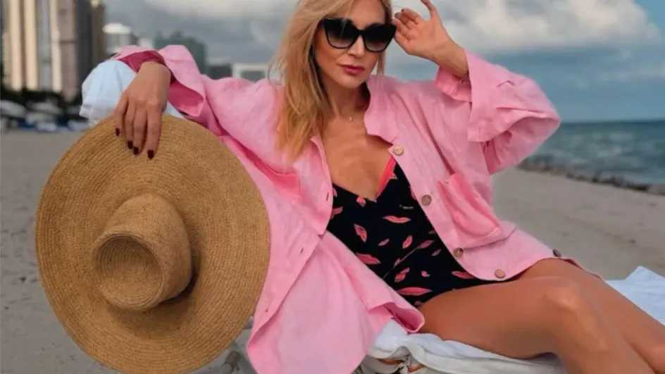 Кристина Орбакайте в купальнике похвасталась фигурой на пляже в Майами