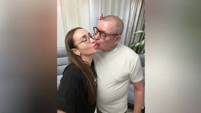 Телеведущая Ольга Бузова показала редкие кадры с отцом