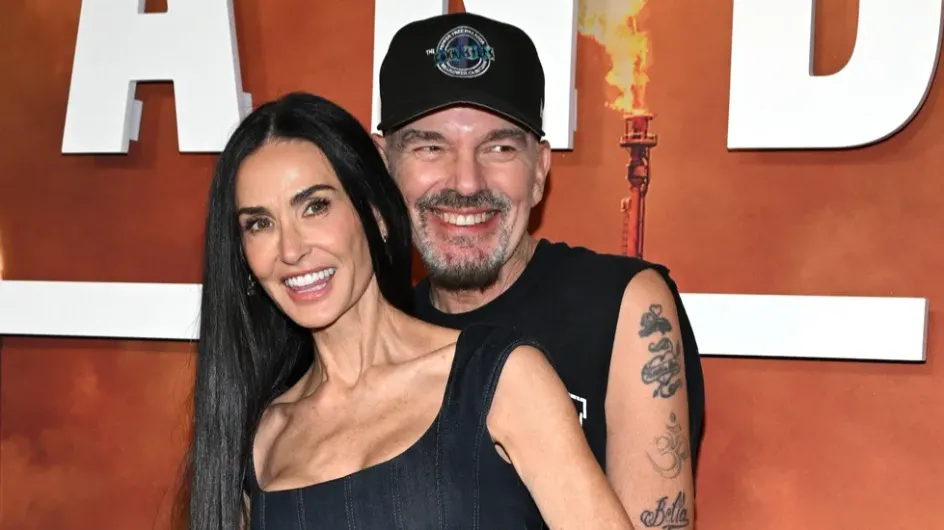 Экс-супруг Анджелины Джоли крепко прижал к себе Деми Мур на красной дорожке