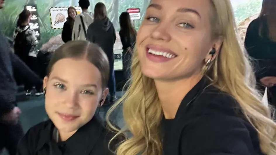 Кристина Асмус поделилась редким фото с дочкой от Харламова