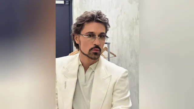 Певец Дима Билан восхитил поклонников новым снимком в светлом костюме