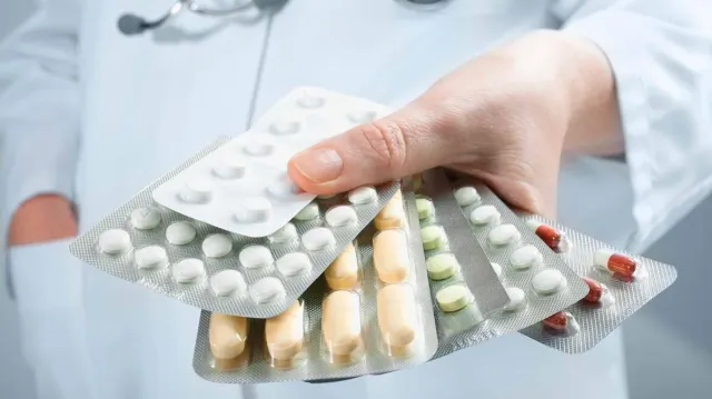 Терапевт Кондрахин рассказал, почему нельзя лечить ОРВИ антибиотиками