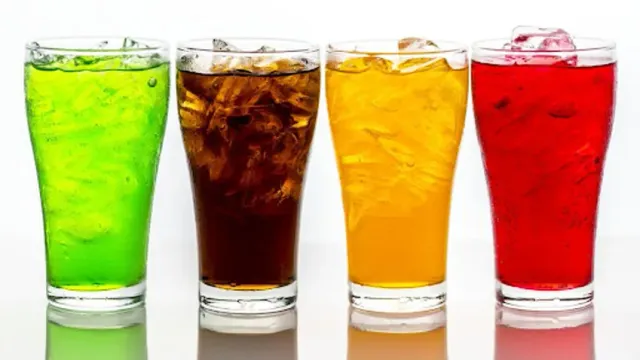 Диетолог Соломатина рассказала, какие напитки опаснее алкоголя для здоровья