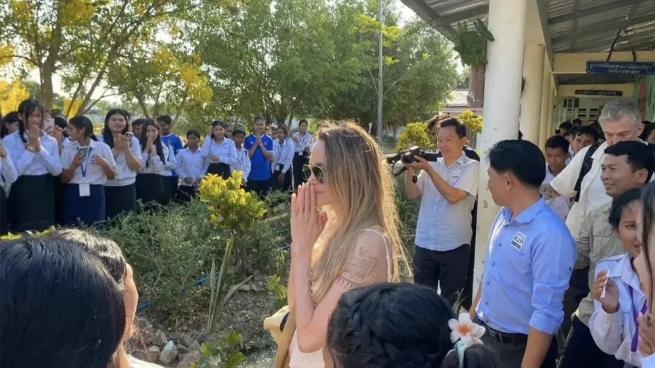 Анджелина Джоли появилась в Камбодже впервые после слухов о пластике