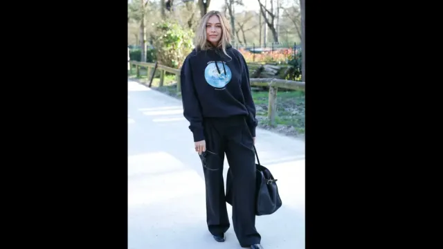 Веру Брежневу раскритиковали из-за образа на показе в Париже