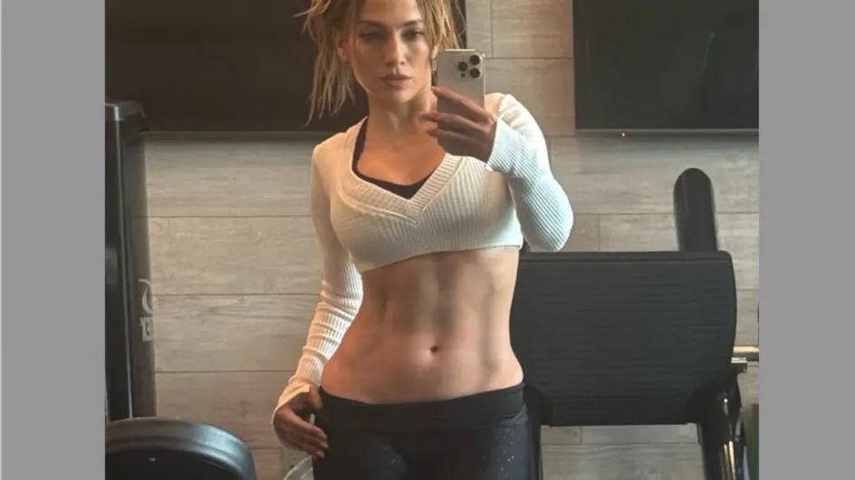 Дженнифер Лопес продемонстрировала результаты работы в спортзале