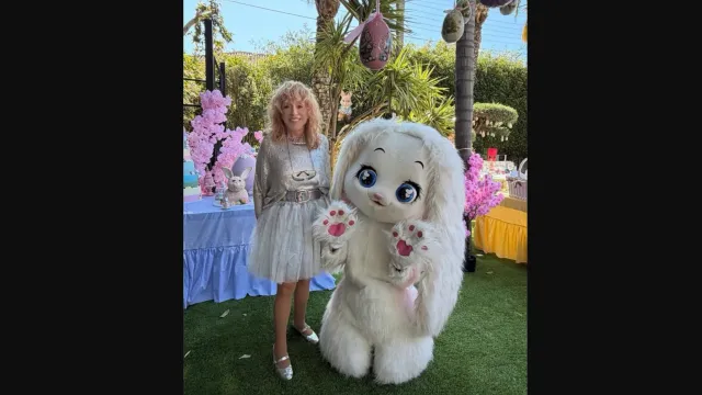 76-летняя Алла Пугачева снялась в коротком платье с пышной юбкой в честь праздника