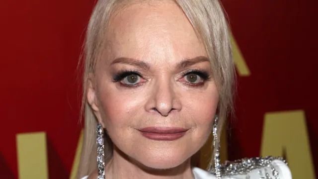 Горячая новость | Ларисе Долиной грозит штраф в 100 млн рублей за загрязнение природы