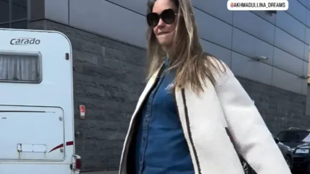 Агата Муцениеце перестала скрывать свой живот