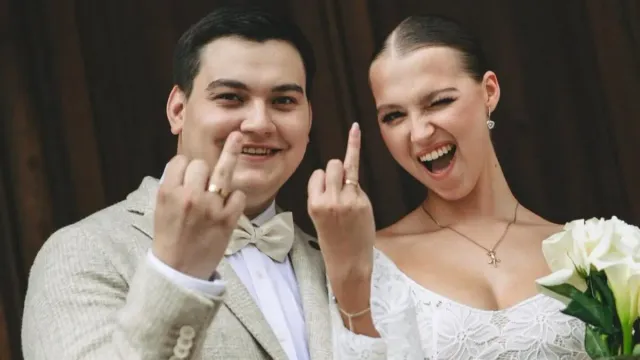 Сын Михаила Круга сыграл тайную свадьбу с женщиной из шоу «Давай поженимся!»