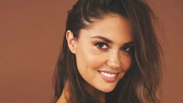 Агата Муцениеце выбрала VIP-роды за несколько миллионов рублей