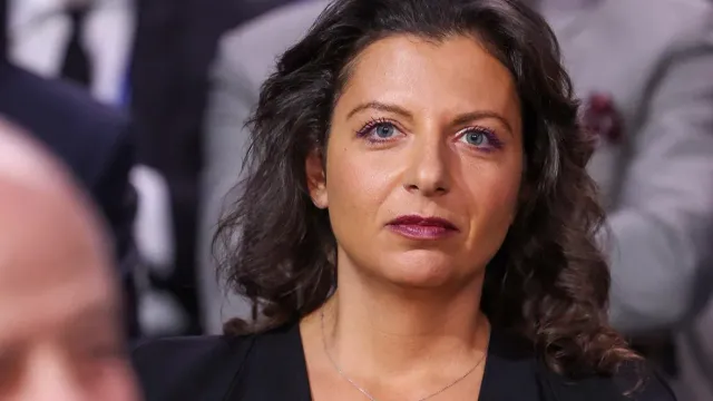 Маргарита Симоньян расплакалась на концерте, посвященном Тиграну Кеосаяну