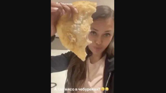 Боня пожаловалась на чебуреки без мяса в Узбекистане