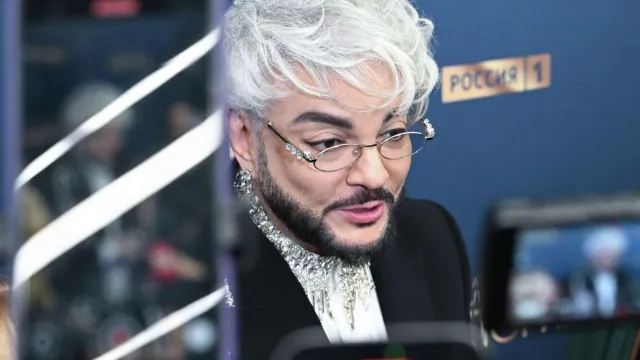 Филипп Киркоров уже заплатил штраф за курение в аэропорту Барнаула