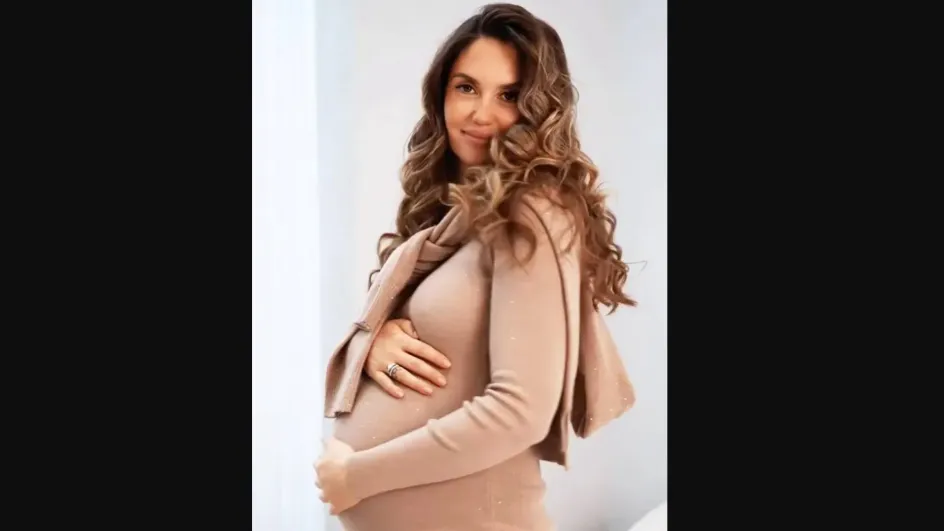 Агата Муцениеце снялась в облегающем платье