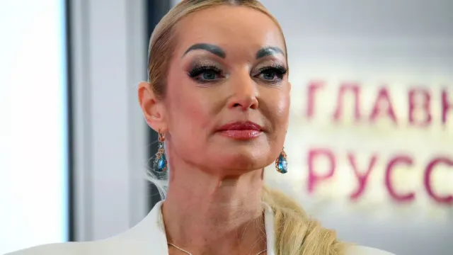 Критик назвал Волочкову «слоном в пуантах» и посоветовал уйти со сцены