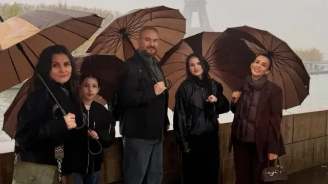 Горячая новость | Анфиса Чехова уехала в Париж с бывшей женой своего мужа