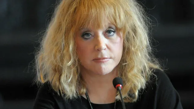 Алла Пугачева задала тревожный вопрос после смерти Николаева