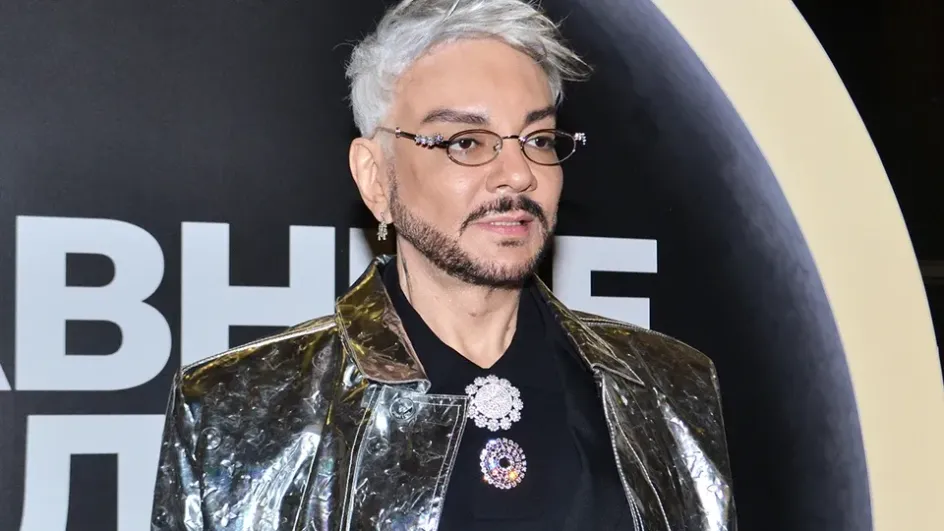 Представители Киркорова объяснили, зачем он курил в аэропорту