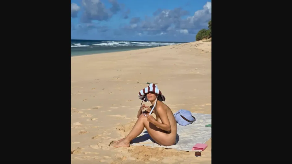 Ирина Горбачёва показала обнажённые снимки с пляжа