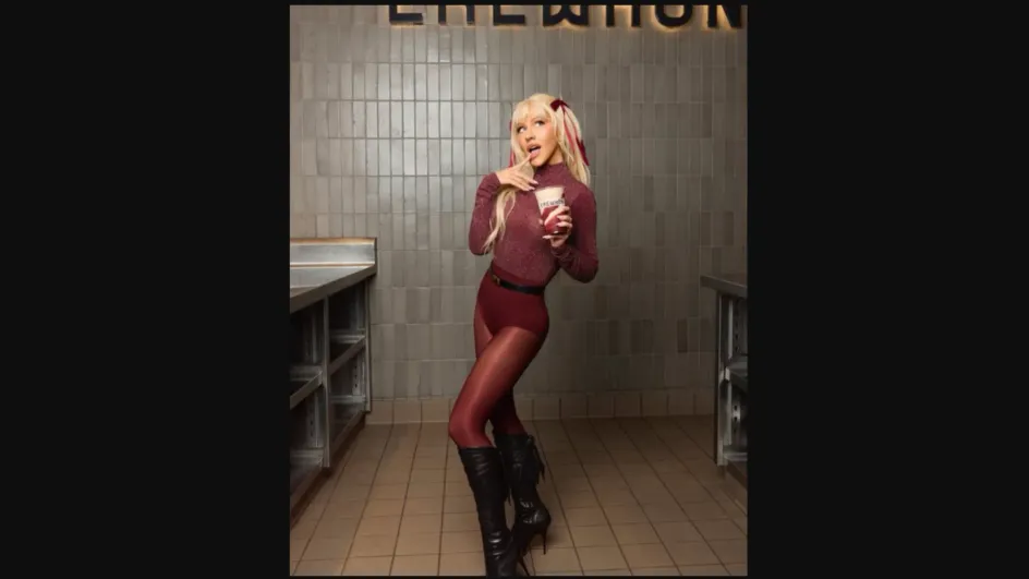 Кристина Агилера показала, как отметила 45-летие