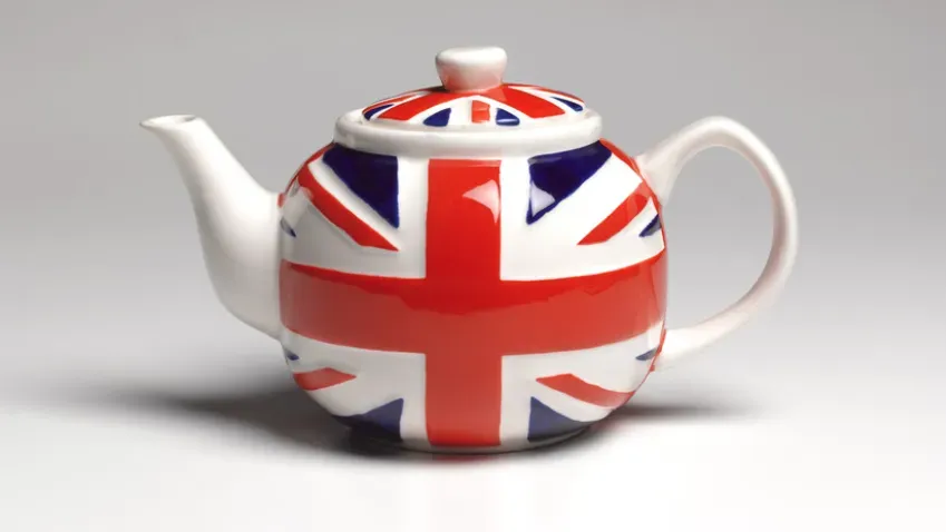 Британские жители столкнулись с нехваткой чая из-за ситуации в Красном море