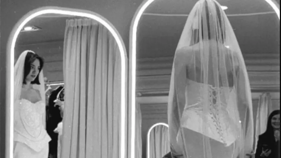 Евгения Медведева опубликовала фото в свадебном платье