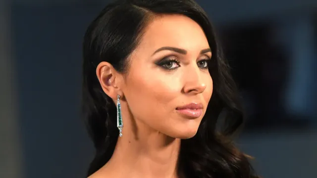 Алсу объяснила, почему у нее заметен живот в облегающей одежде